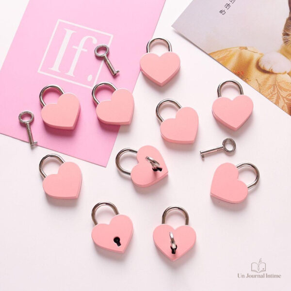 Cadenas en couleur rose pour carnet secret