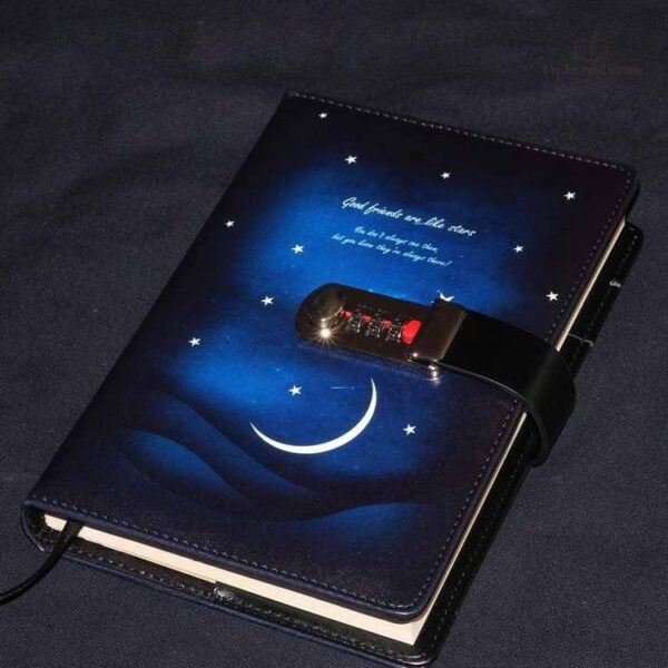 Écrire des histoires dans un carnet intime garçon