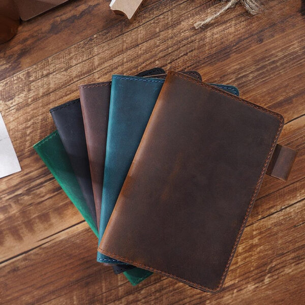 Journal intime en cuir au design classique