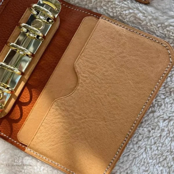 Carnet intime protégé par une housse originale