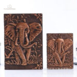 Éléphant artistique sur un journal personnel