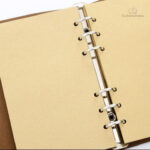 Design sobre pour un journal intime en cuir