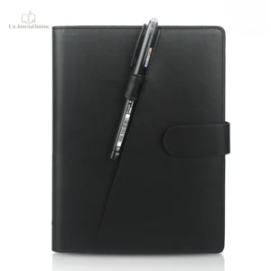 Écriture inspirante dans un journal intime beige