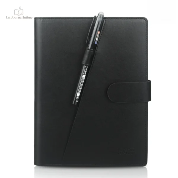 Écriture inspirante dans un journal intime beige