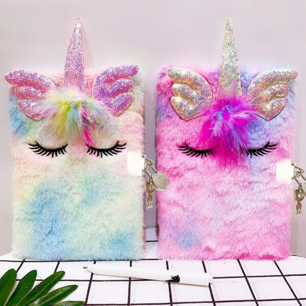 Journal créatif avec une belle illustration de licorne