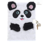 Panda charmant sur un journal pour les confidences