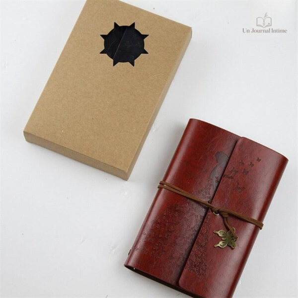 Journal fleuri avec motifs de papillons