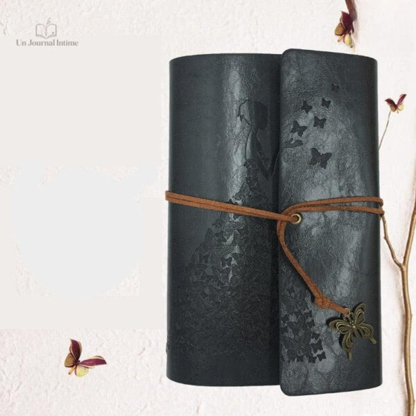 Cahier intime décoré de motifs de papillon