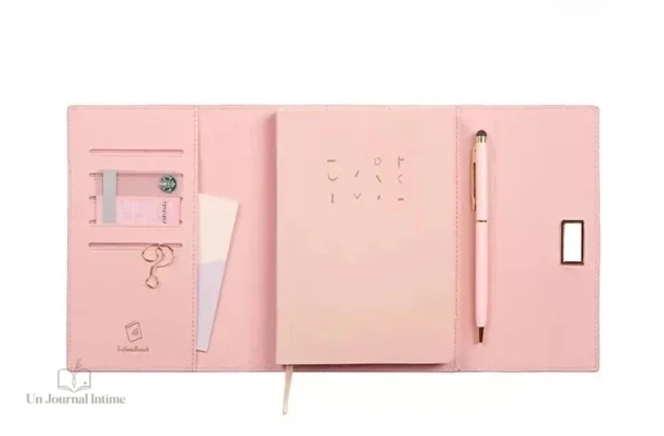 Agenda personnel rose pour notes et réflexions