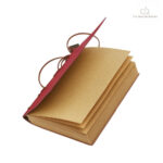 Journal rouge avec pages blanches pour notes et pensées