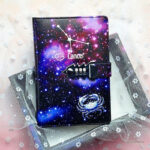 Carnet intime avec illustrations de constellations