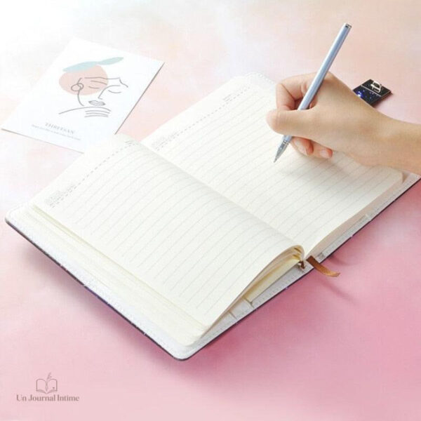 Journal intime au design unique des signes