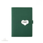 Cahier intime avec couverture douce et design féminin