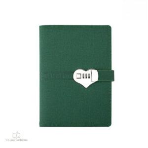 Cahier intime avec couverture douce et design féminin
